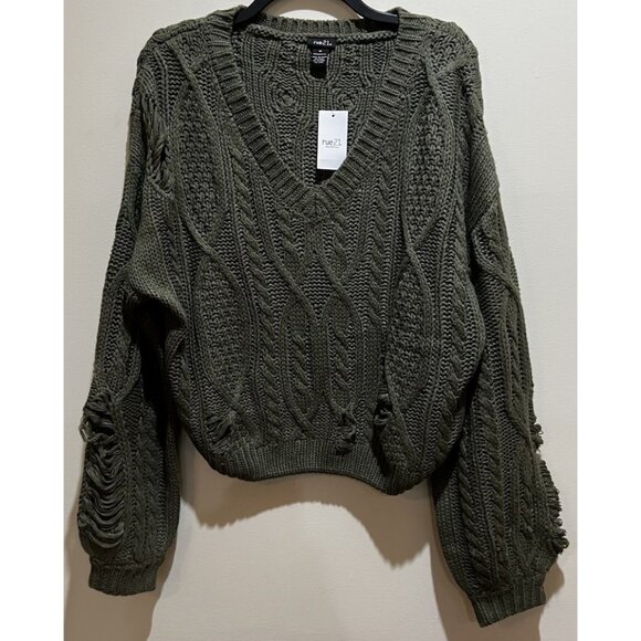 NWT~ Rue 21 V-Neck Distressed Long Sleeve Sweater Size Medium ~ Green - Picture 1 of 4